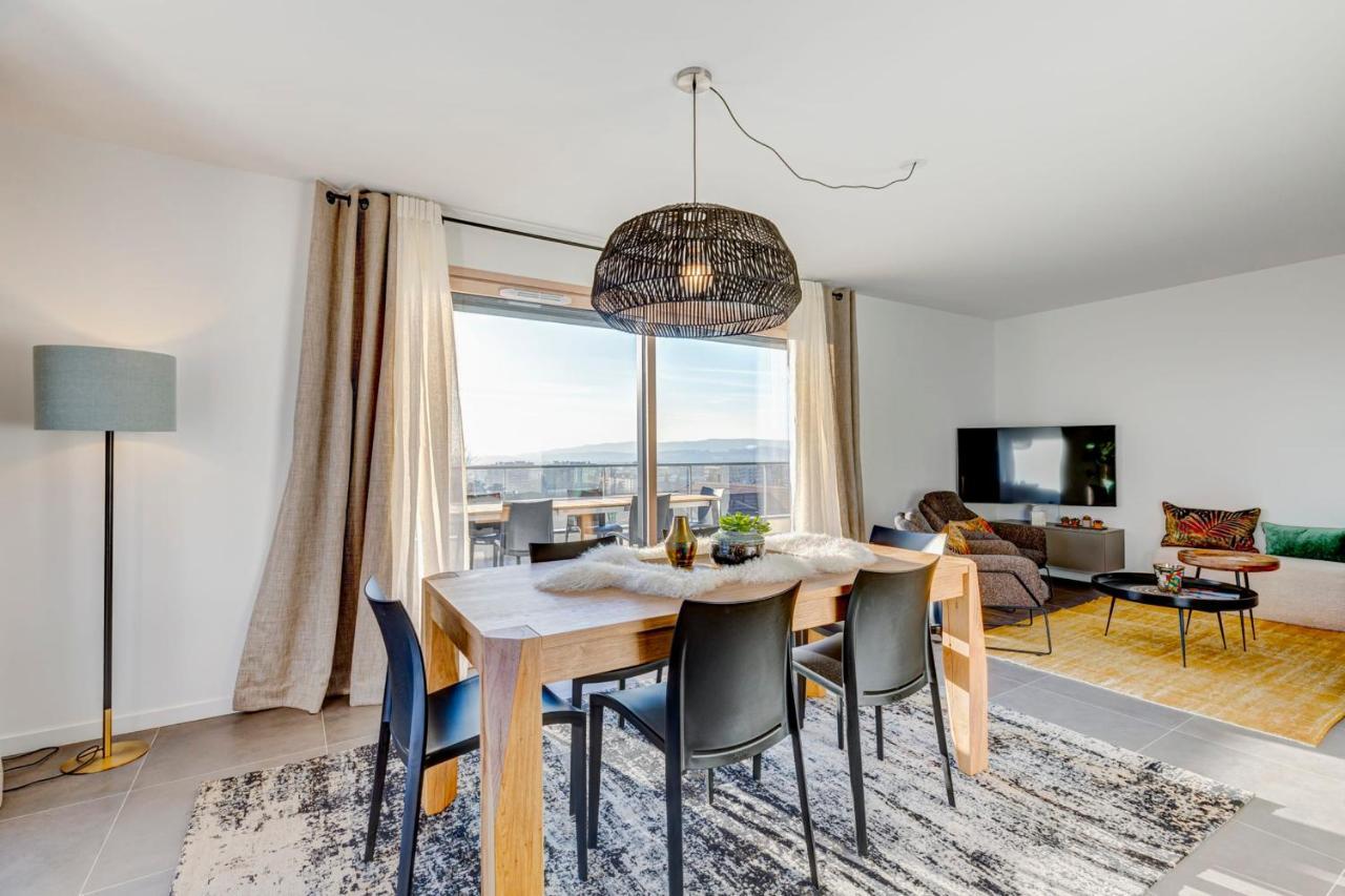 Serenity - 3 Bedroom Top Floor Apartment Parking & Lake View Terrace Анси Екстериор снимка